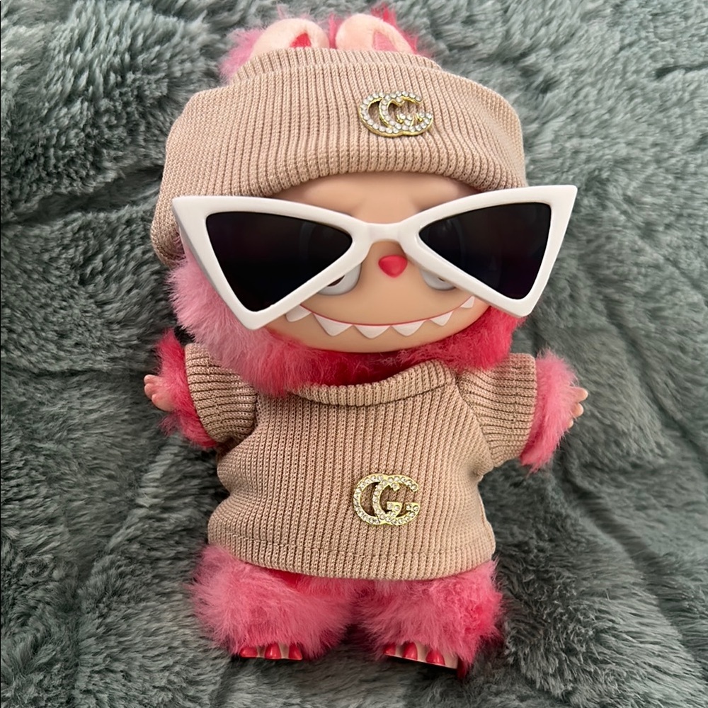 Labubu Stylish Beanie & Shirt w/sunglasses